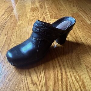 Clarks Artison Collection Brown Leather Mule Slip on with 2.5” heel Size 5.5